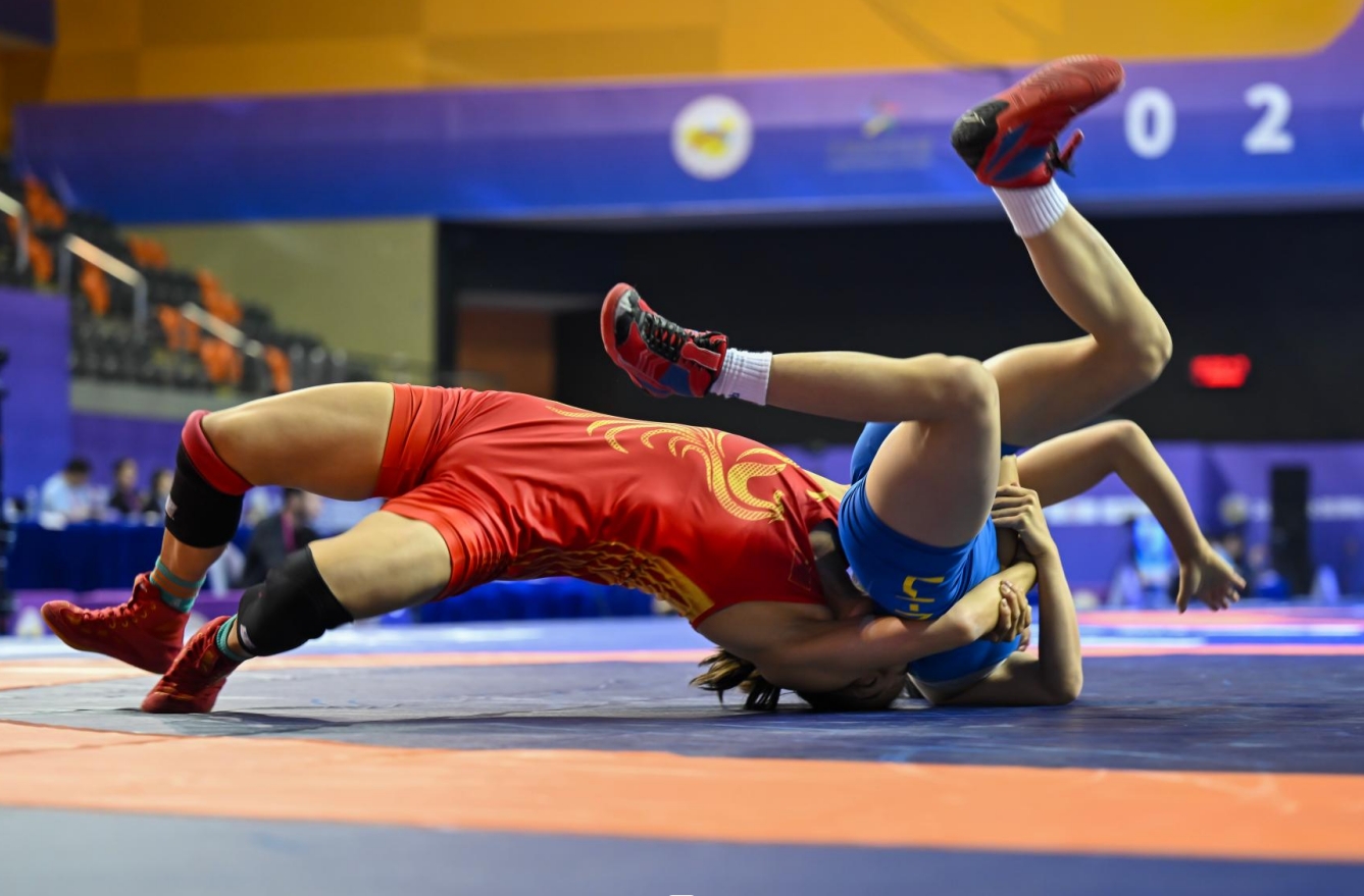 包含"摔跤对决：力量与技巧的碰撞"的词条