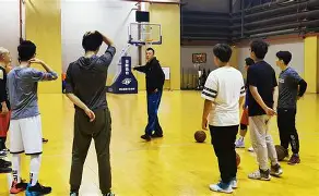 "传统与创新：篮球战术的新动态"