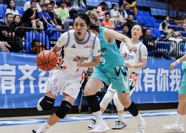 包含"女子篮球在国内外的形象对比：挑战与机遇"的词条