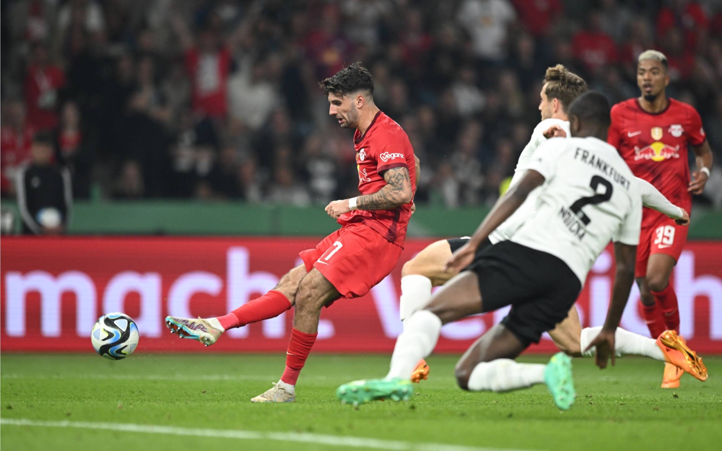 关于"德甲的横扫战术：兄弟球队的竞争"的信息